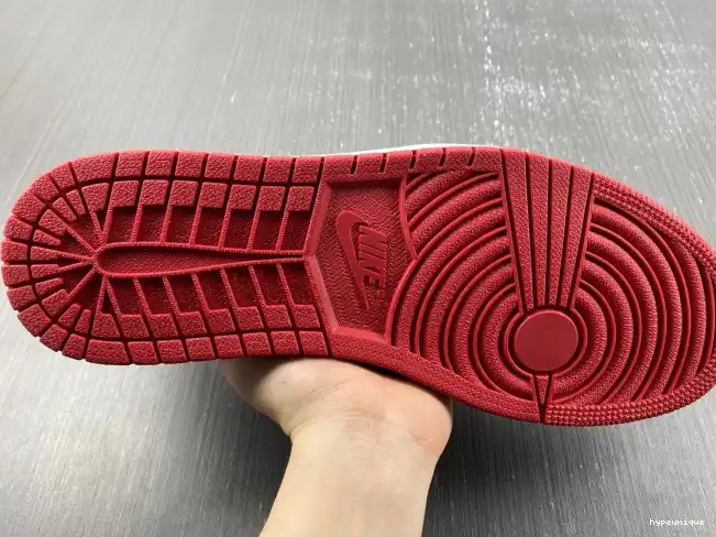 HYPE Chicago Retro Jordan Air Low 705329-600 1 0611